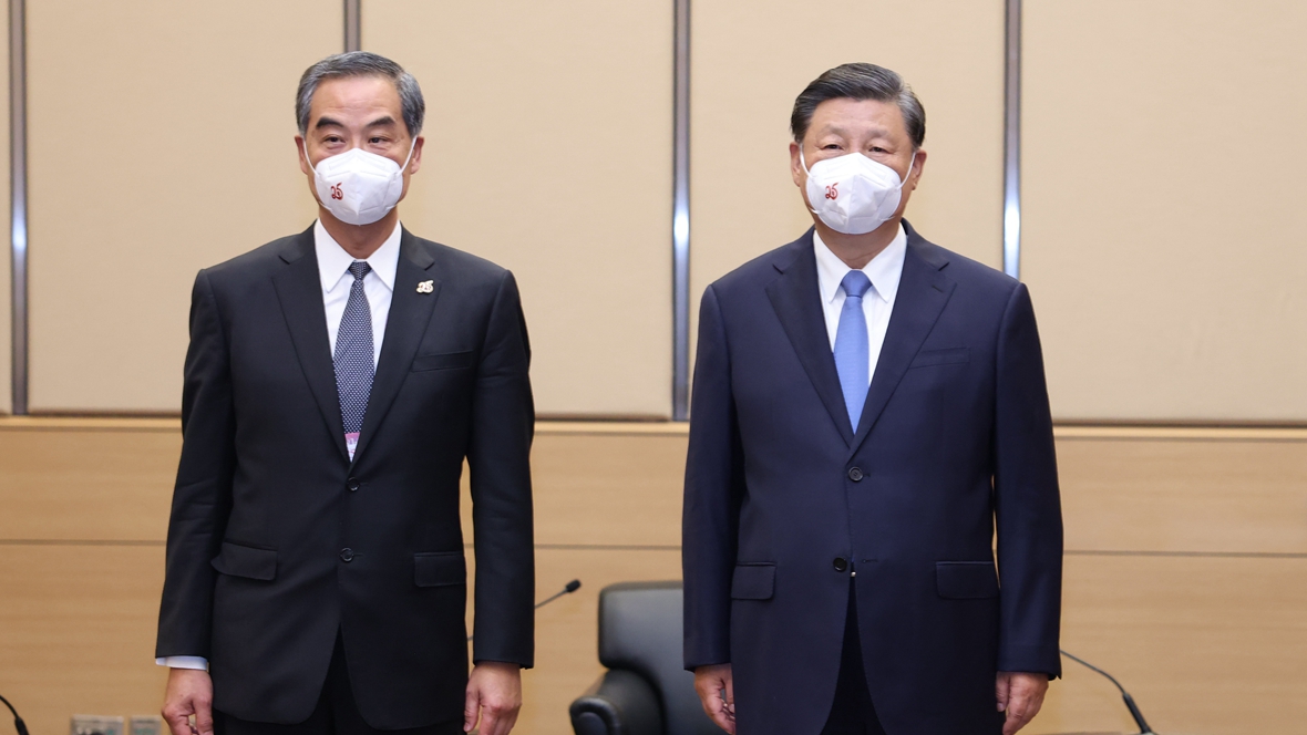 習(xí)近平會(huì)見全國政協(xié)副主席梁振英 委托相關(guān)方面轉(zhuǎn)達(dá)對(duì)全國政協(xié)副主席董建華的問候