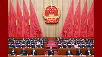 十四屆全國人大二次會議在京開幕 習近平等在主席臺就座